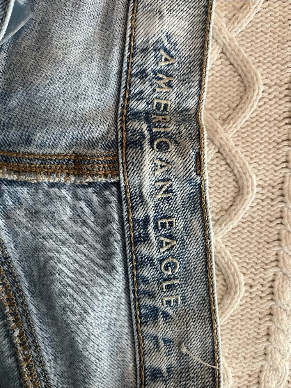 American Eagle Outfitters Light Wash 90’s Boyfriend Jeans Women’s Size 8 - Picture 2 of 16